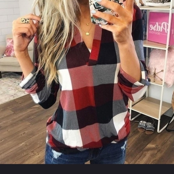 Tops - Super Adorable!!! Loose fitted plaid shirt